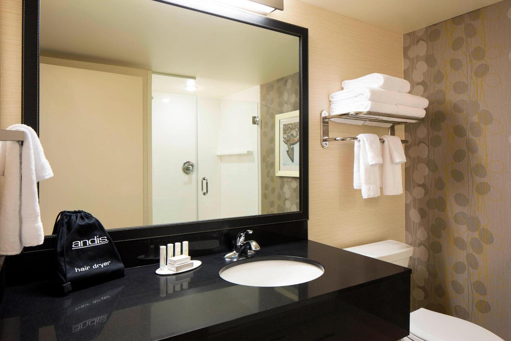 Fairfield Inn & Suites By Marriott Calgary Downtown Zewnętrze zdjęcie